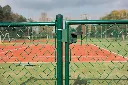 LAKZP1_SKRZ__Green_fence_on_tennis_court__1920px.webp