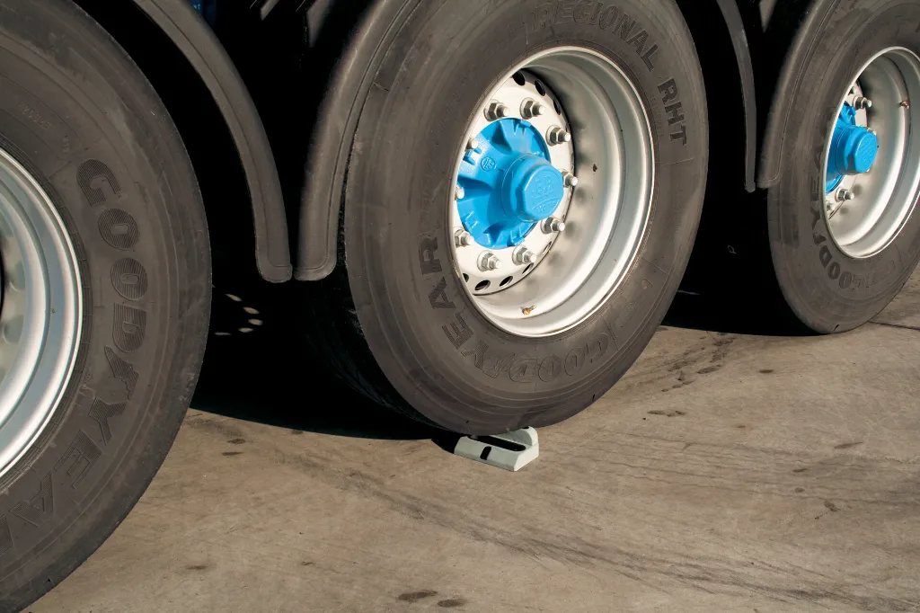 CGS__Under_truck_wheels__1920px.webp