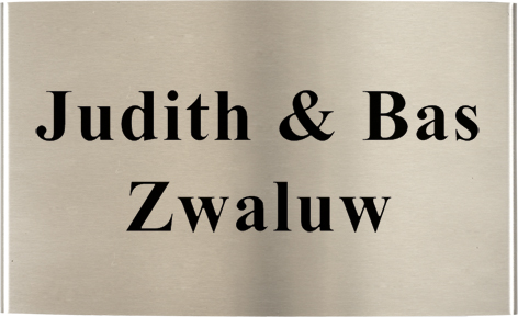PERSONALISIERTE NAMENSCHILD AUS EDELSTAHL